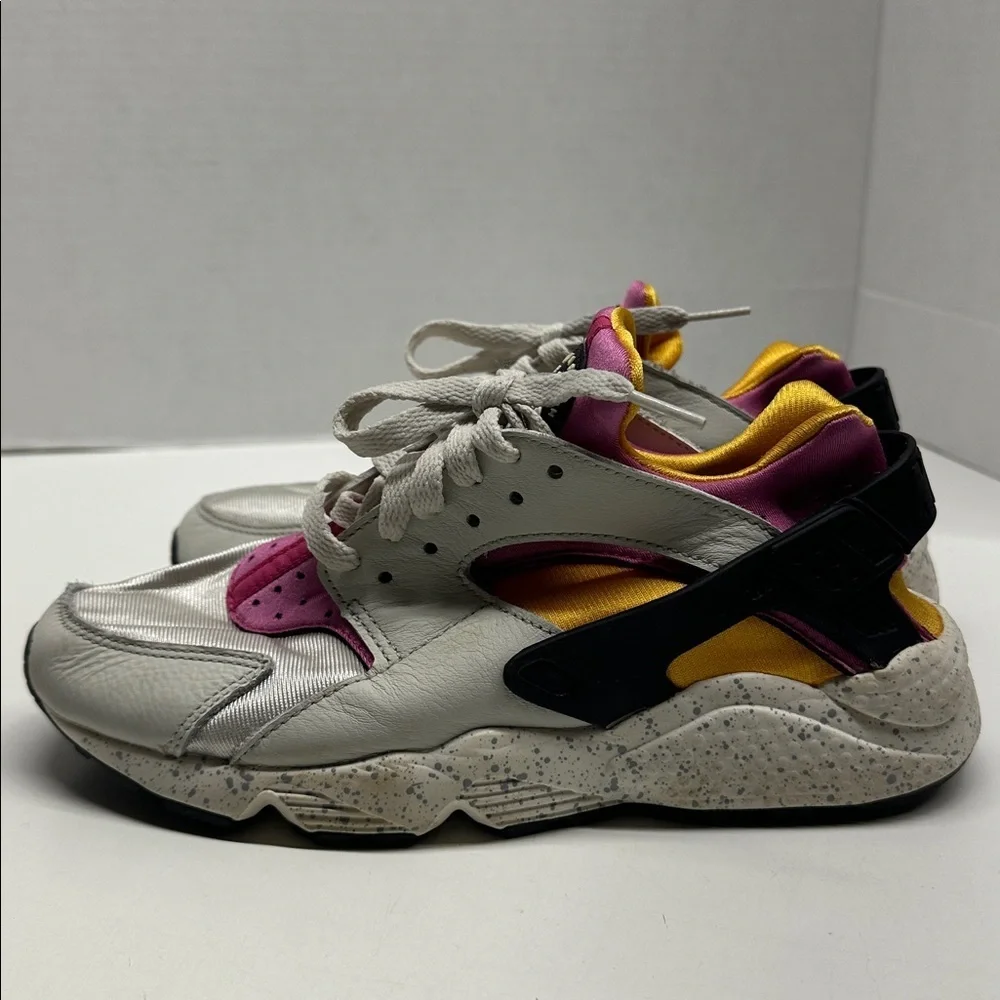 Nike Air Huarache Sneakers Lace Up Athletic Shoes Light Bone Lethal Pink 6.5